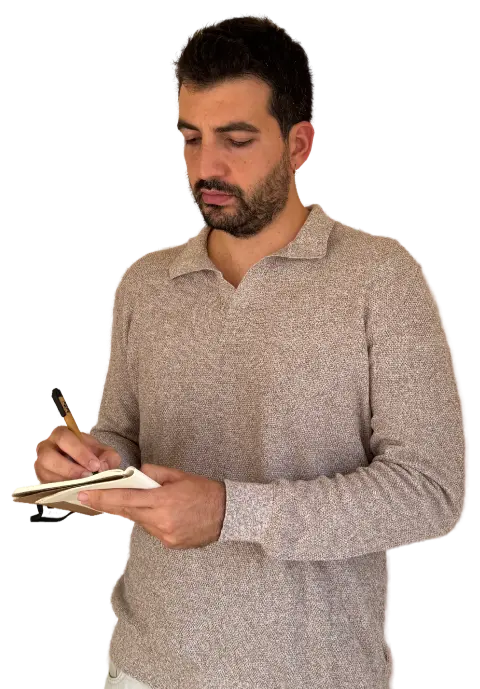 Dani Trillas redactando propuesta de contenidos
