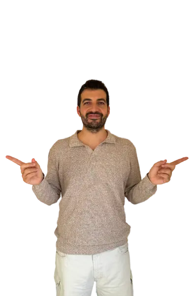freelancer Dani Trillas apuntando con los dedos